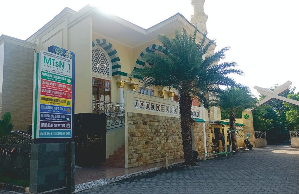 Masjid Jad Soetardi MTsN 1 Kota Kediri