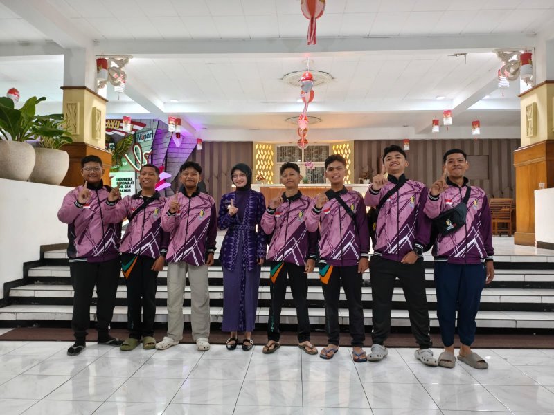 Malam Haru, Kontingen Jamnas XII 2026 Kota Kediri Dilepas Wali Kota, 8 Pesertanya dari MTsN 1 Kota Kediri