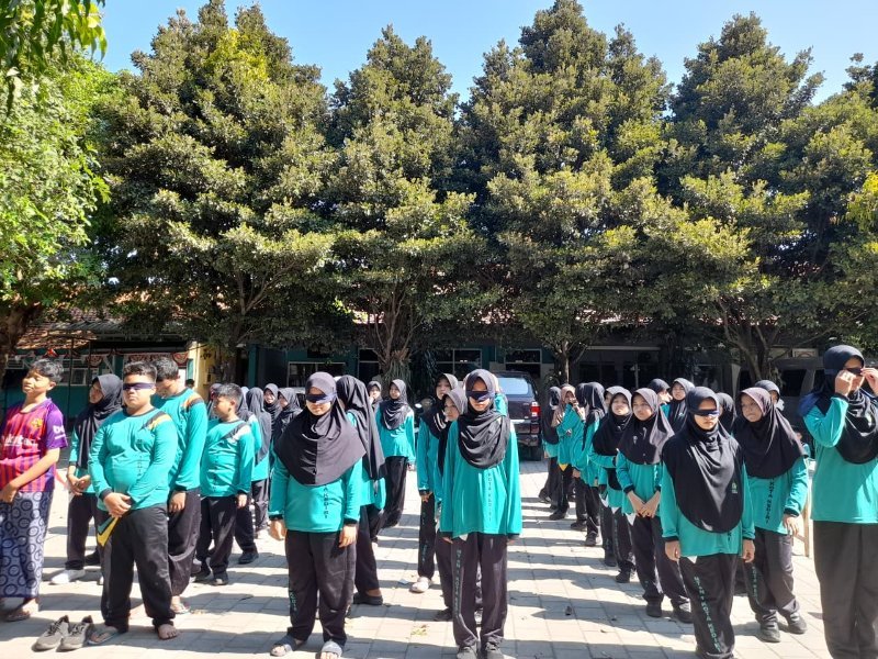 Serunya MEC MTsN 1 Kota Kediri: Belajar Bahasa Inggris Sambil Rayakan Kemerdekaan