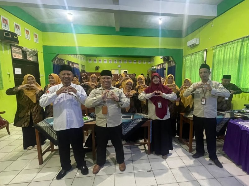 Tim MTsN 1 Kota Kediri Tebar Inspirasi di MTsN 5 Trenggalek, Gaungkan Digitalisasi Pembelajaran Berbasis Cinta